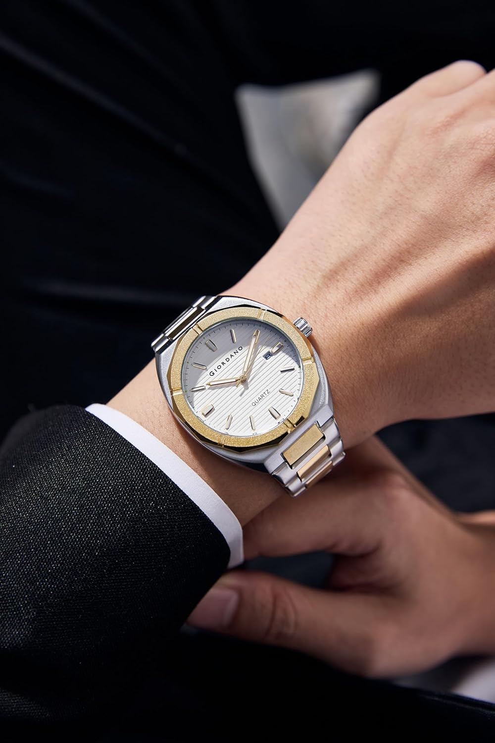 Giordano Modern Watch for Men – Textured Dial, Date Display and Stainless Steel Strap